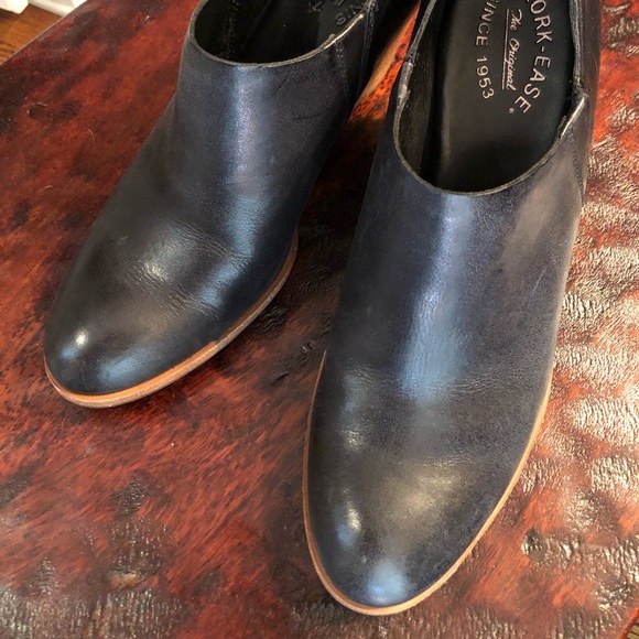 Kork-Ease Black Leather Bootie - Size 9.5 - Picture 2 of 10